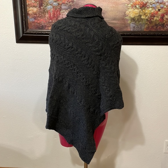 Inis Crafts Ireland 100% Merino Wool High Neck Poncho Cable Sweater Gray S/M - Picture 9 of 9